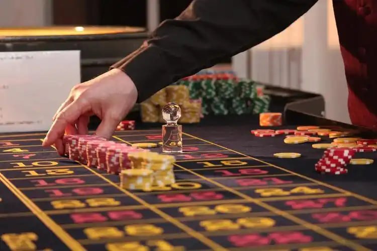 Cebu player accessing winvip live casino on tablet
